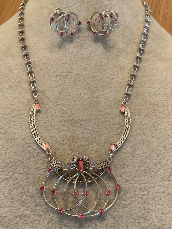 Source Unknown Jewelry - Vintage Costume Jewelry Set With Pink Crystals And Silver Tone Filigree.